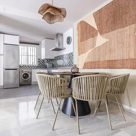 Amplisimo De Diseno Nuevo En El Corazon De Triana, Parking Included Appartement