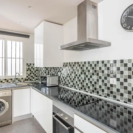 Amplisimo De Diseno Nuevo En El Corazon De Triana, Parking Included Appartement *