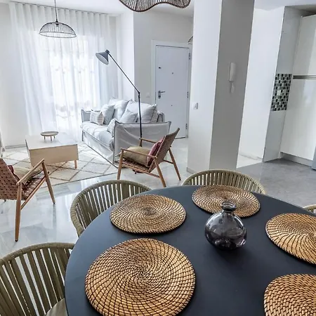 Amplisimo De Diseno Nuevo En El Corazon De Triana, Parking Included Appartement
