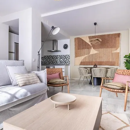 Appartement Amplisimo De Diseno Nuevo En El Corazon De Triana, Parking Included
