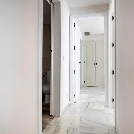 Appartement Amplisimo De Diseno Nuevo En El Corazon De Triana, Parking Included *